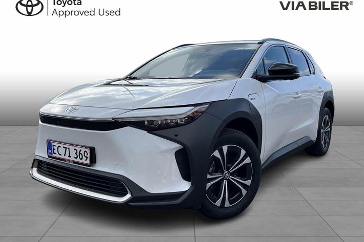 Hvid Toyota BZ4X fra 2024 set udefra