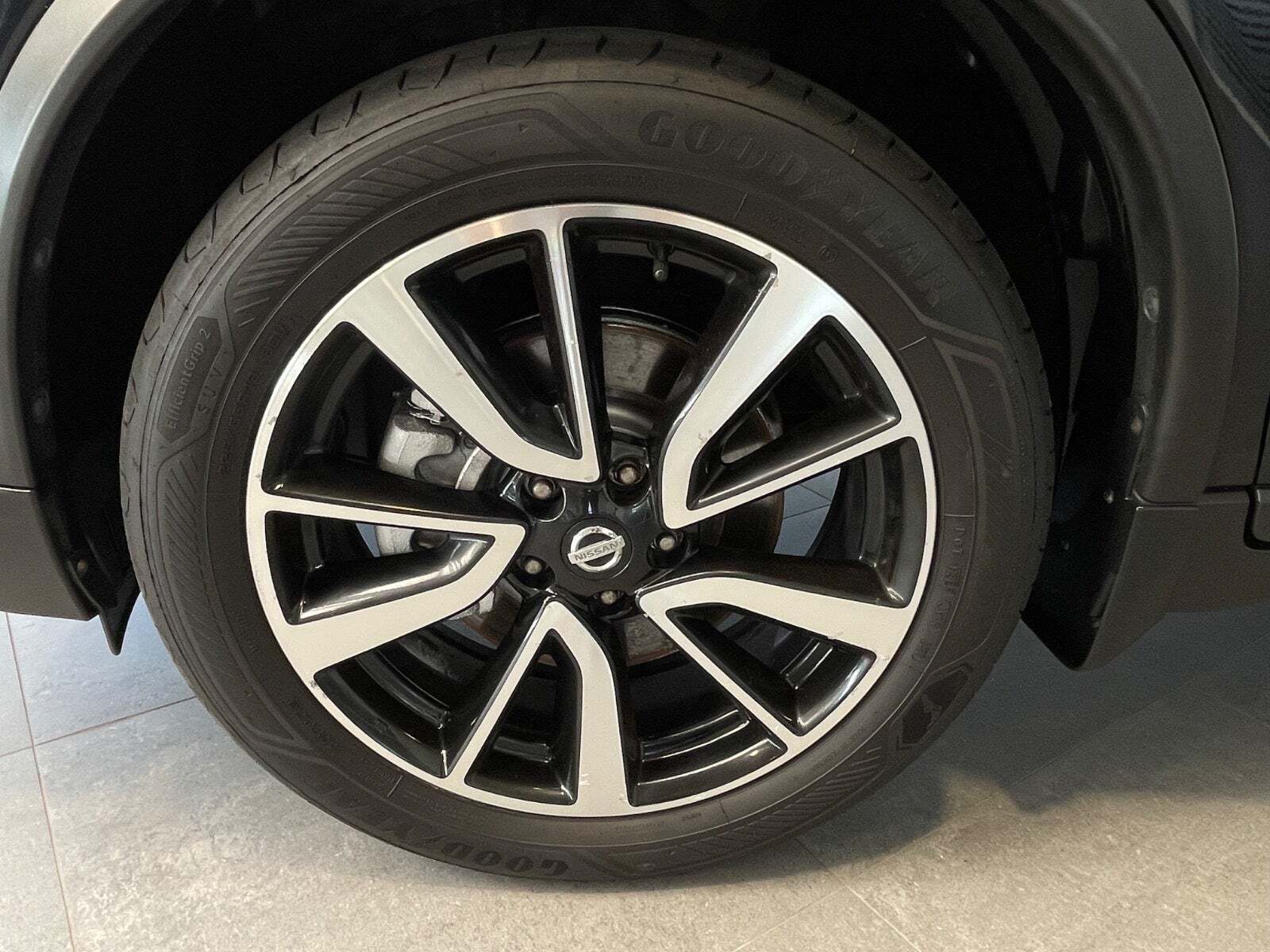 Sort Nissan X-Trail fra 2018