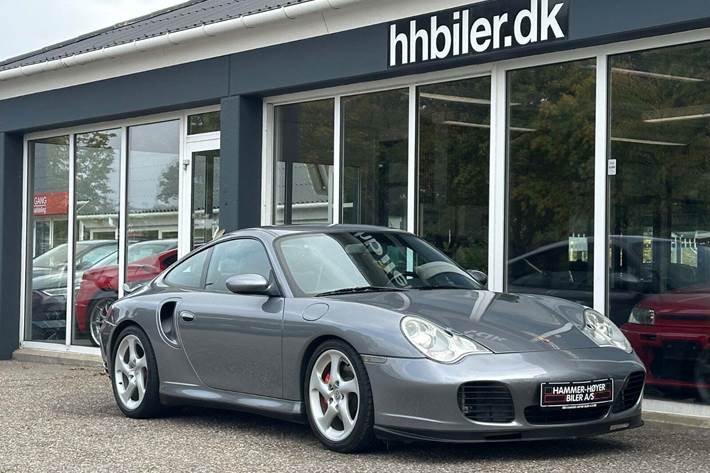 Grå Porsche 911 Turbo fra 2001 set udefra