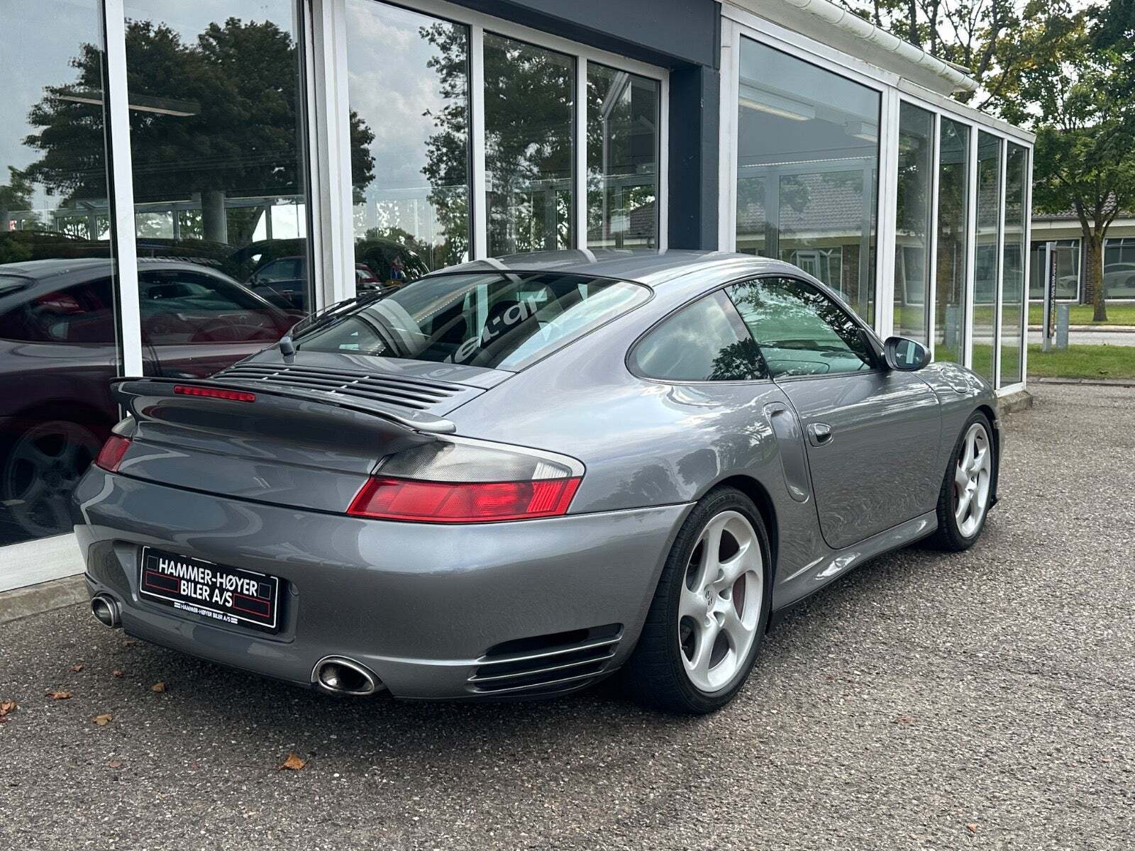 Grå Porsche 911 Turbo fra 2001