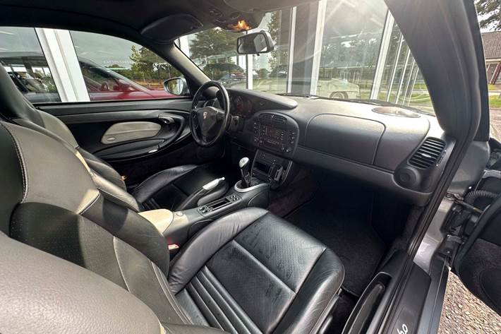 Grå Porsche 911 Turbo fra 2001