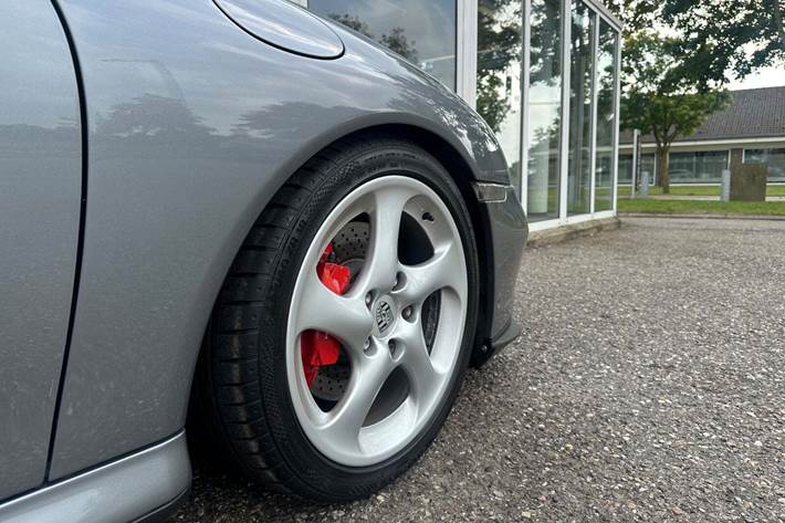 Grå Porsche 911 Turbo fra 2001
