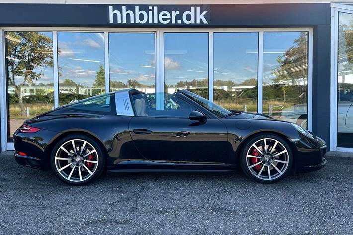 Sort Porsche 911 Targa 4S fra 2017