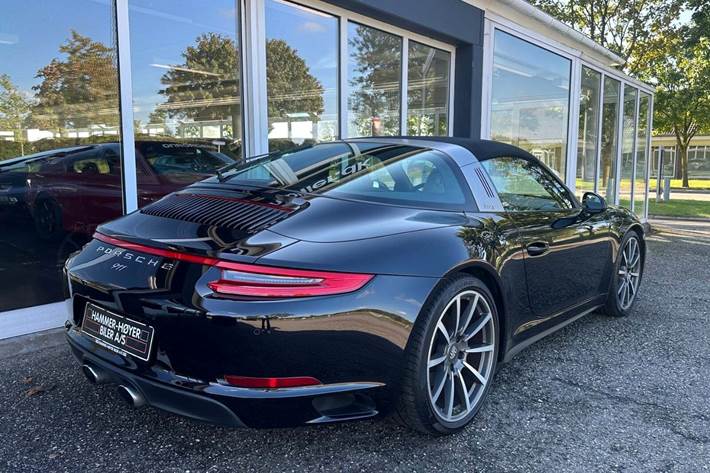 Sort Porsche 911 Targa 4S fra 2017