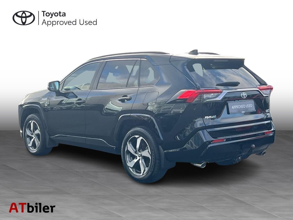 Sort Toyota RAV4 Plug-in fra 2021