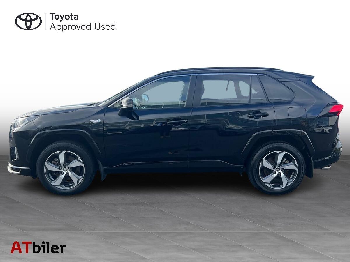 Sort Toyota RAV4 Plug-in fra 2021