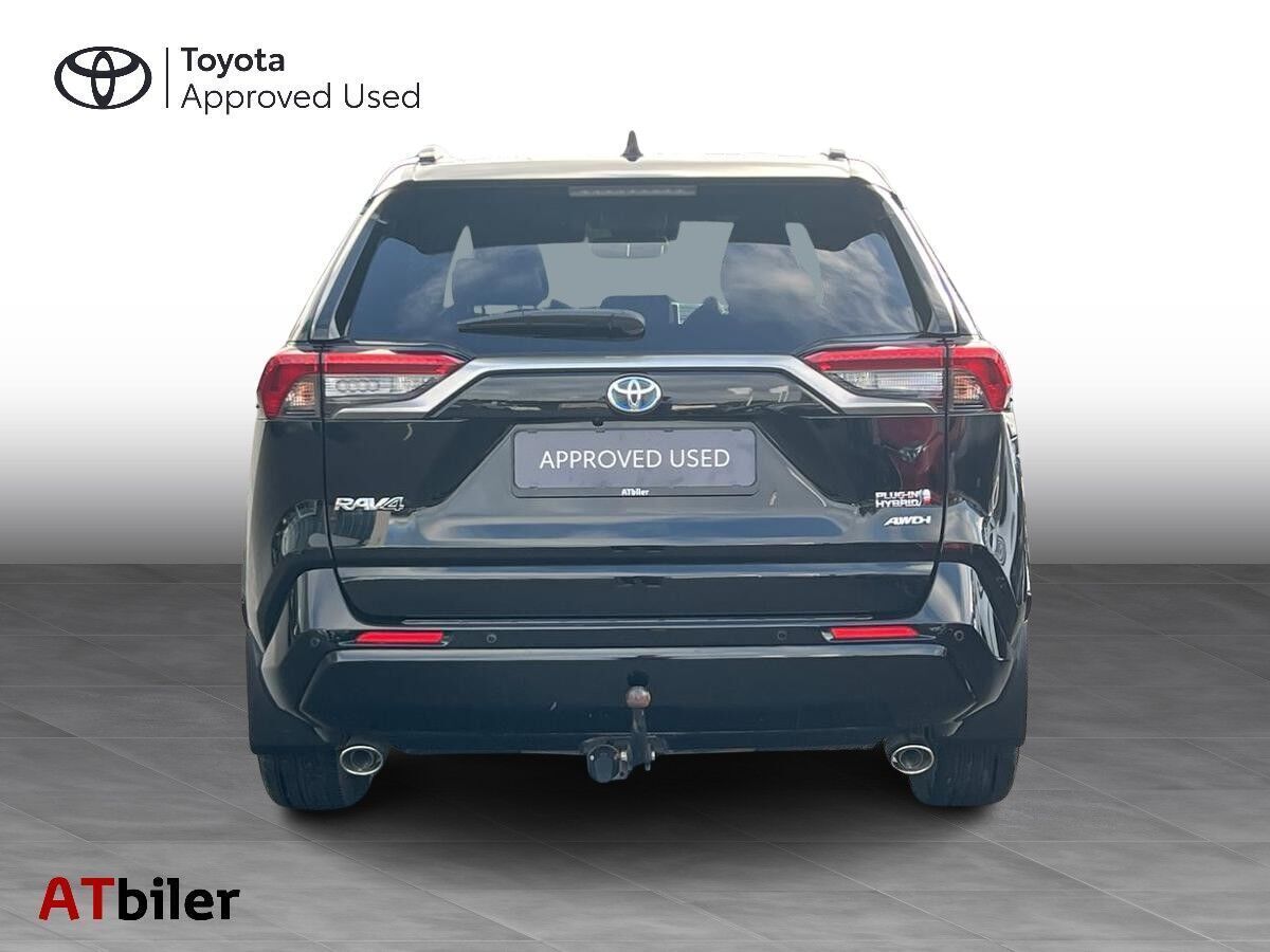 Sort Toyota RAV4 Plug-in fra 2021 set udefra