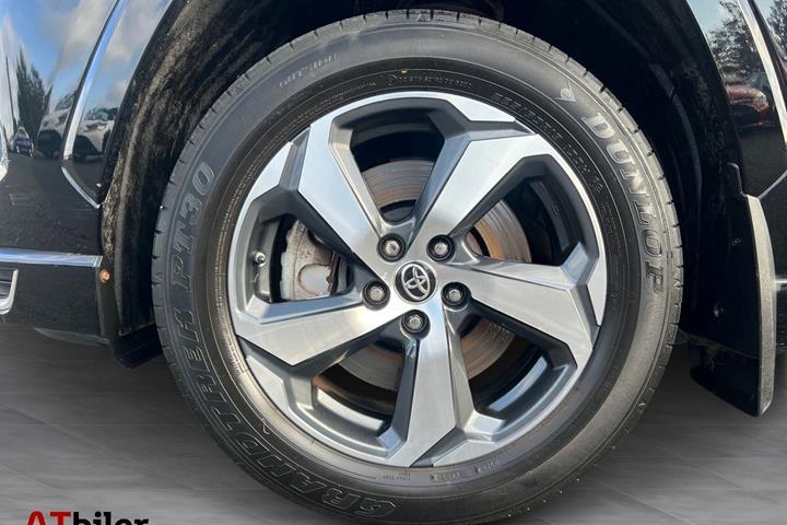 Sort Toyota RAV4 Plug-in fra 2021