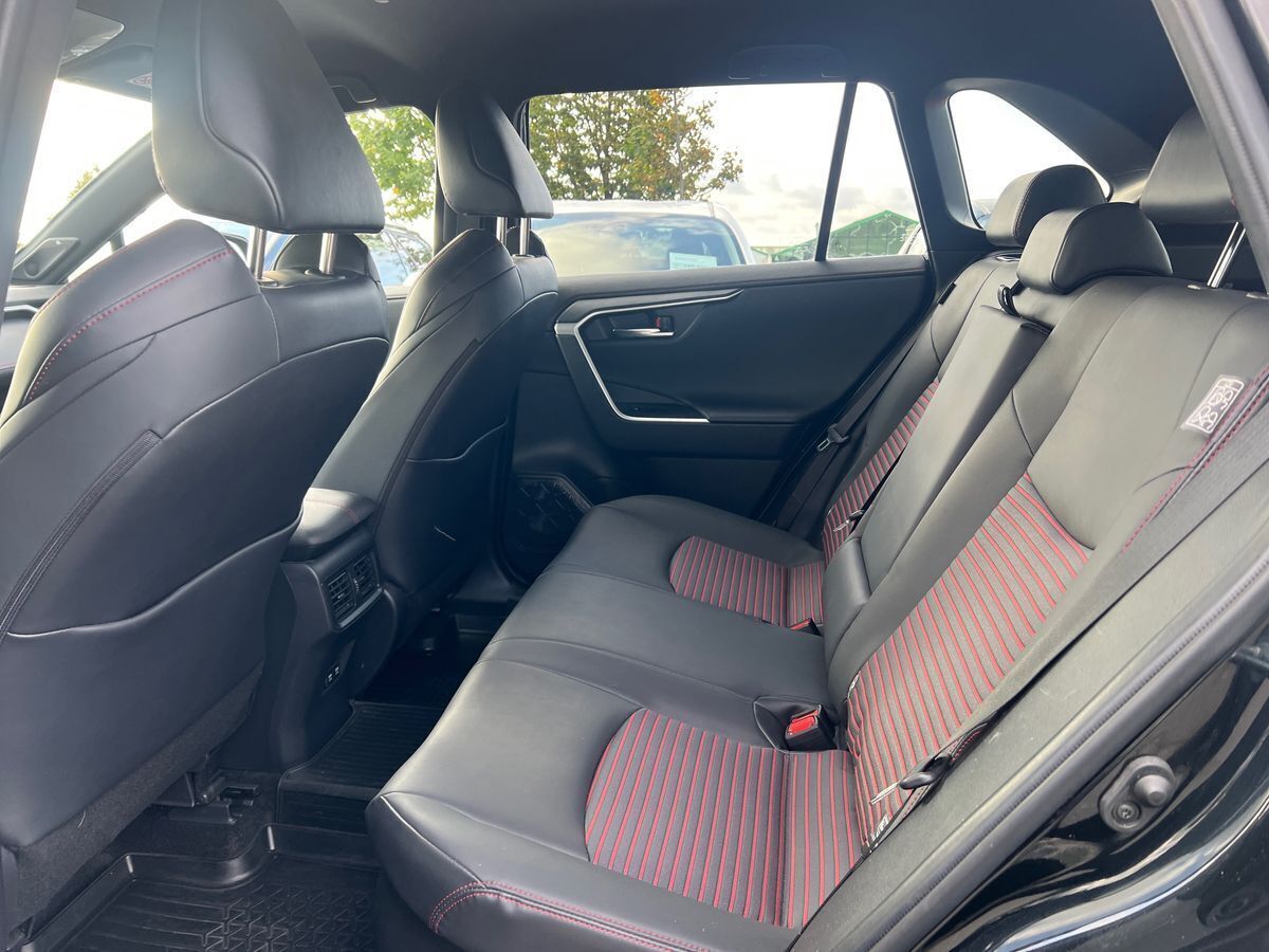 Sort Toyota RAV4 Plug-in fra 2021