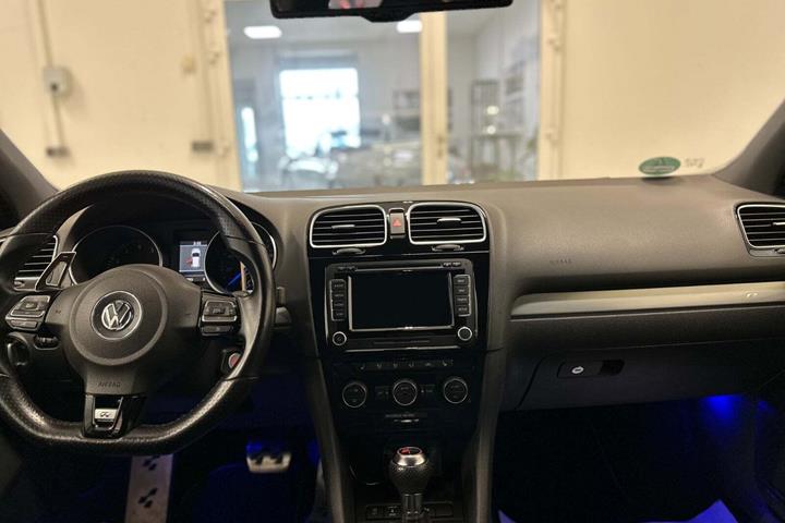 Hvid VW Golf VI fra 2012