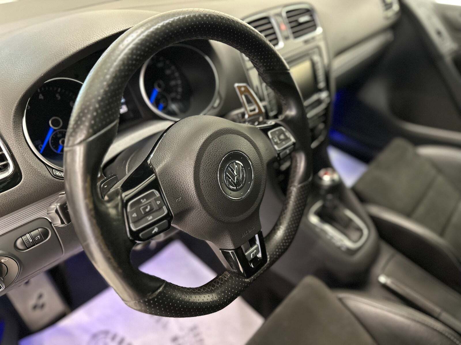 Hvid VW Golf VI fra 2012