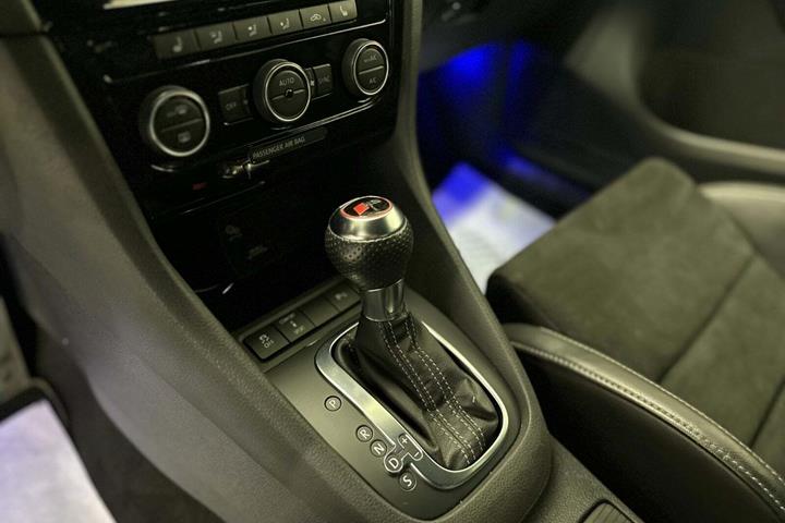 Hvid VW Golf VI fra 2012