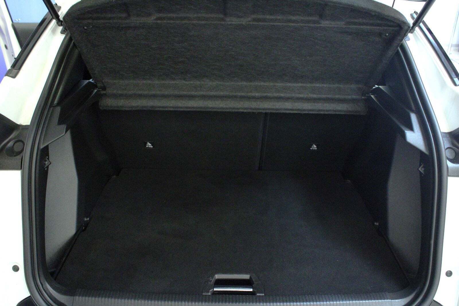 Hvid Peugeot 2008 fra 2022