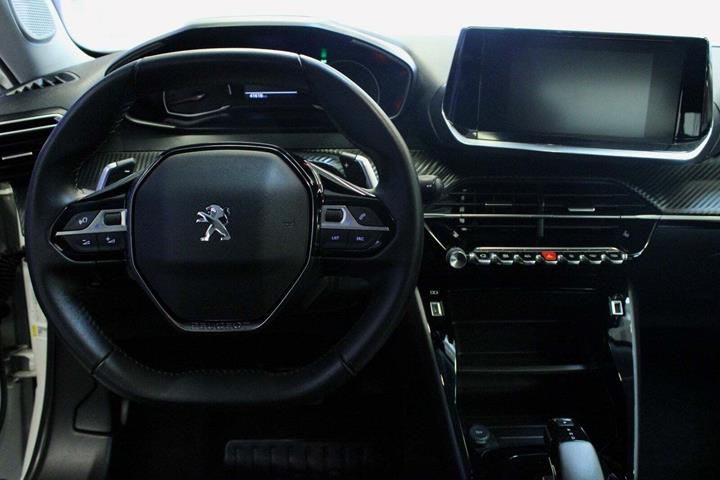 Hvid Peugeot 2008 fra 2022