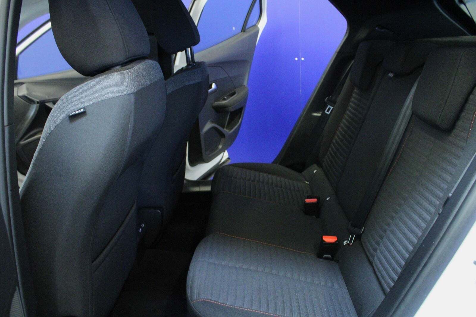 Hvid Peugeot 2008 fra 2022