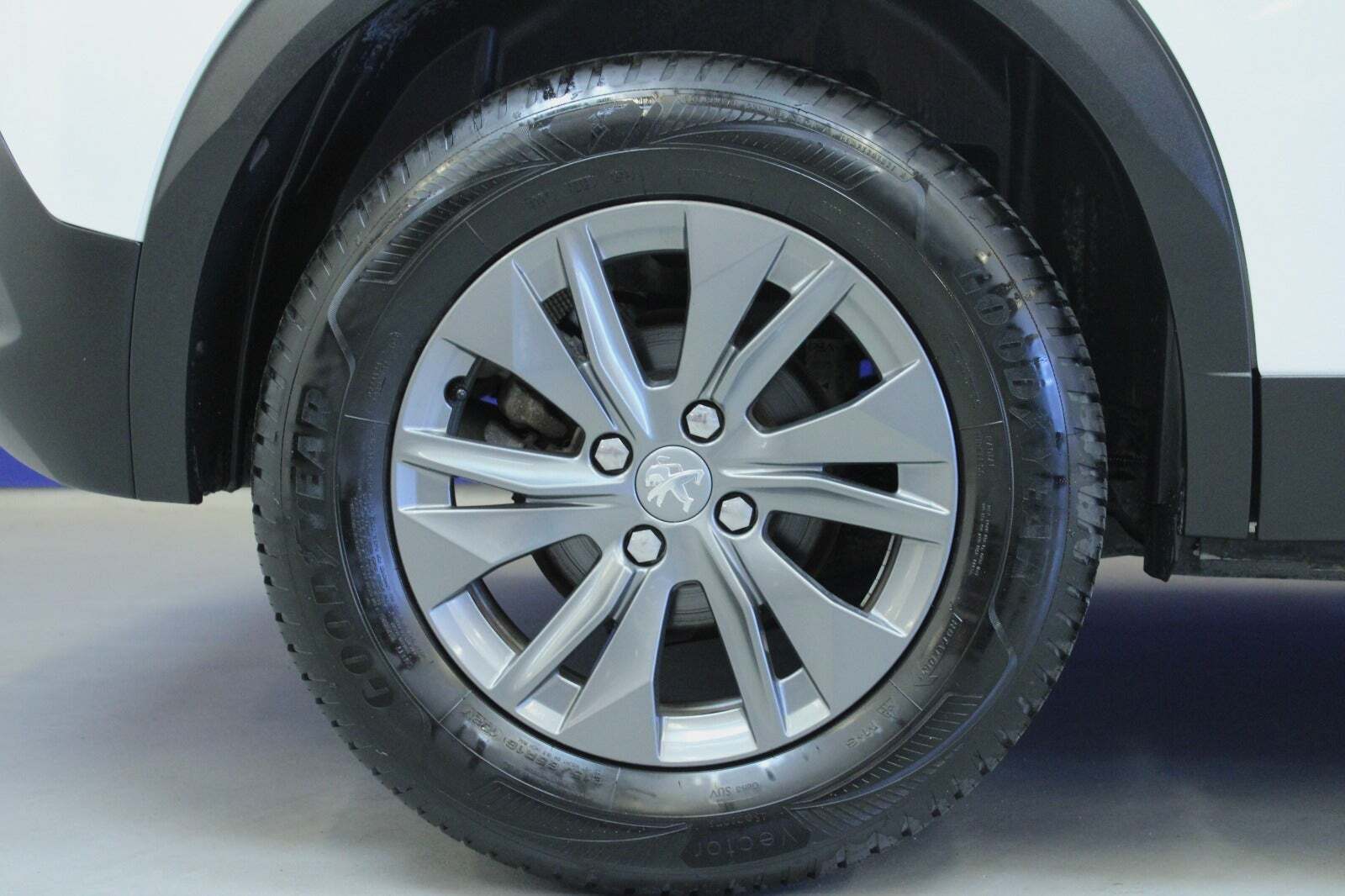 Hvid Peugeot 2008 fra 2022