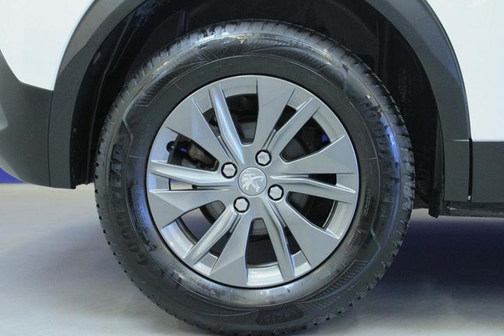 Hvid Peugeot 2008 fra 2022