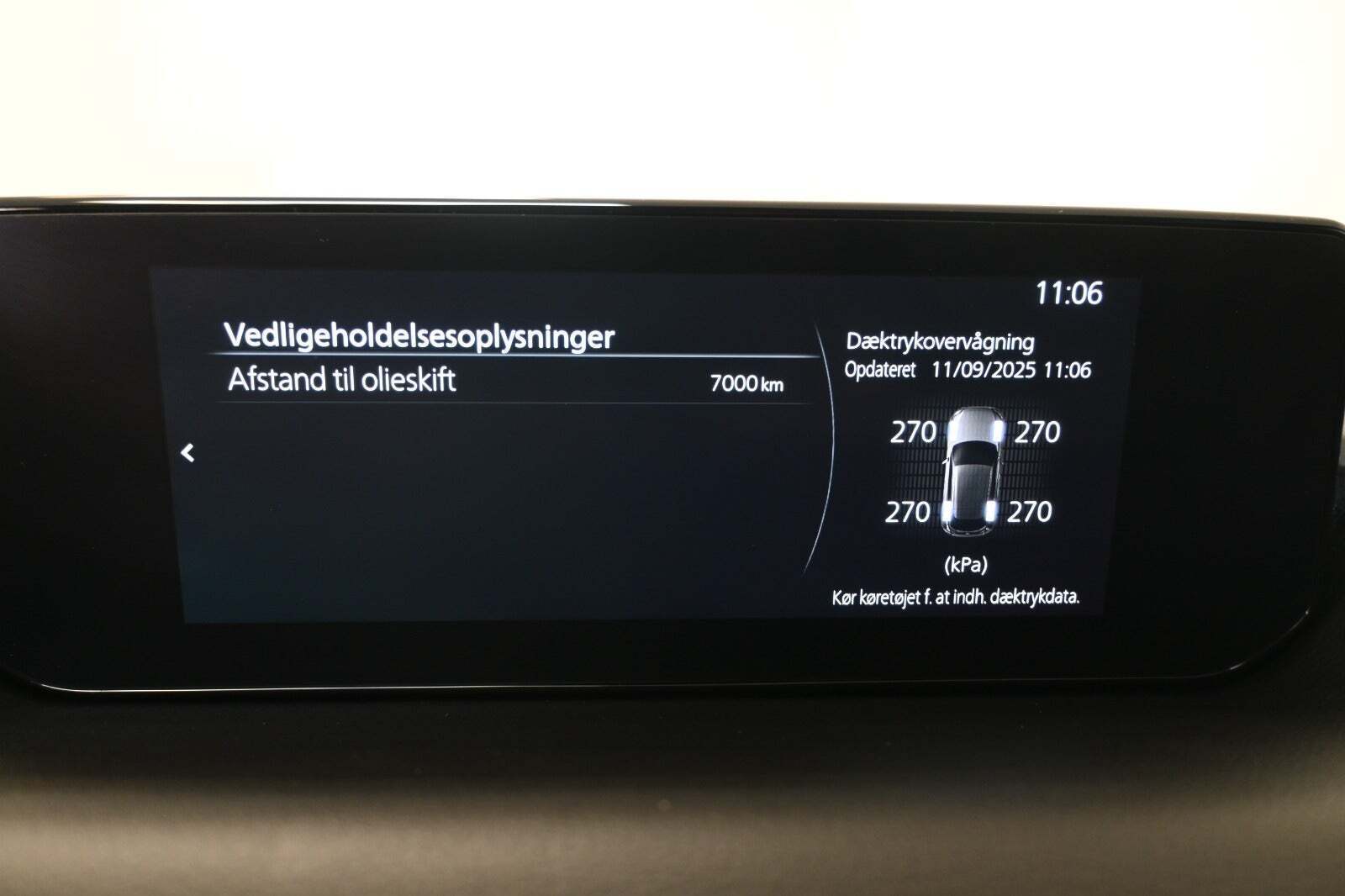 Grå Mazda MX-30 fra 2023 set indefra