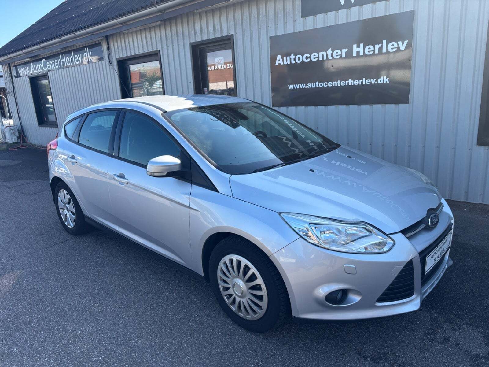 Sølv Ford Focus fra 2012 set udefra
