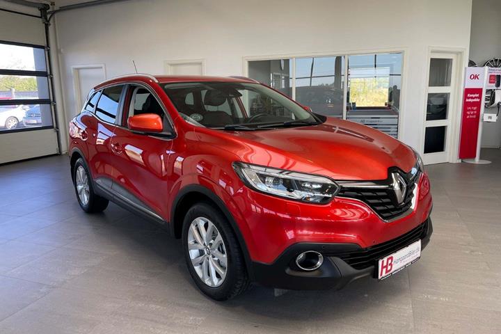Rød Renault Kadjar fra 2016 set udefra