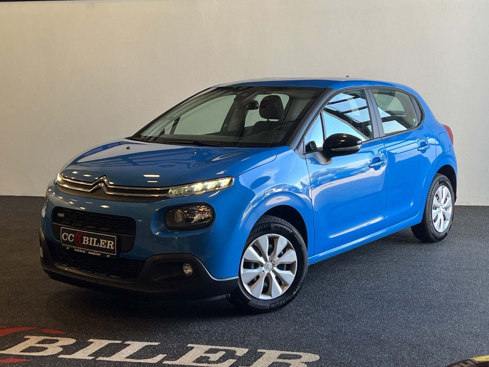 Blå Citroën C3 fra 2017 set udefra
