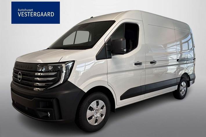 Hvid Nissan Interstar fra 2025 set udefra
