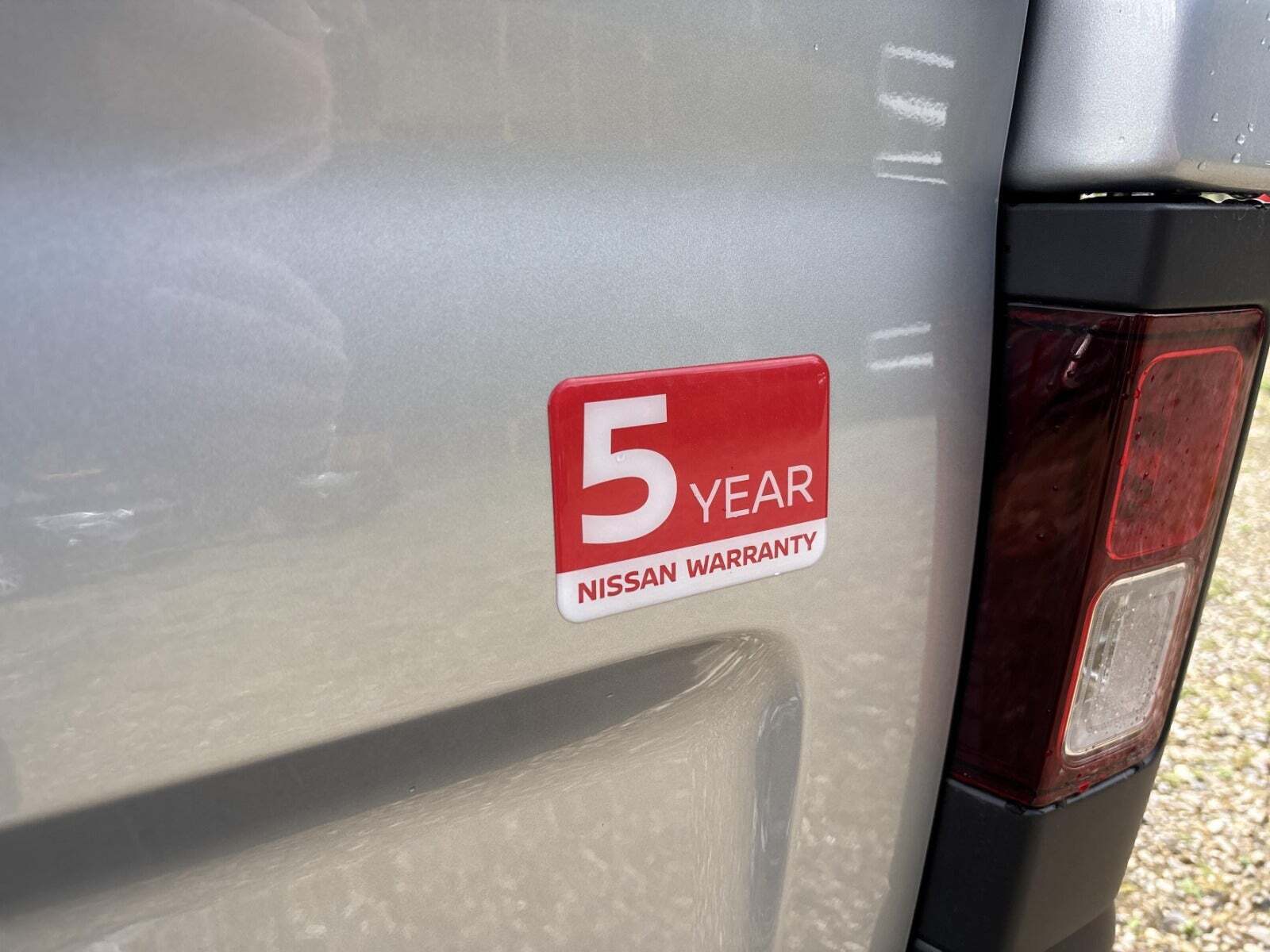 Sølv Nissan Primastar fra 2024