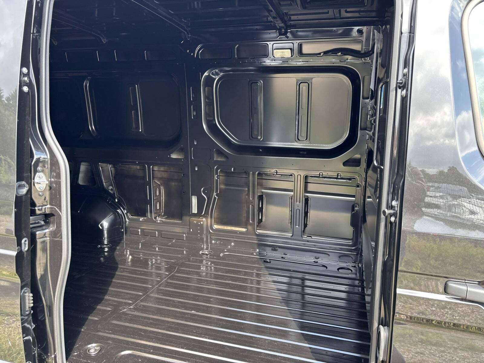 Nissan Interstar 2,0 dCi 150 L3H2 N-Connecta aut. Van