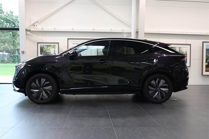Sort Nissan Ariya fra 2024