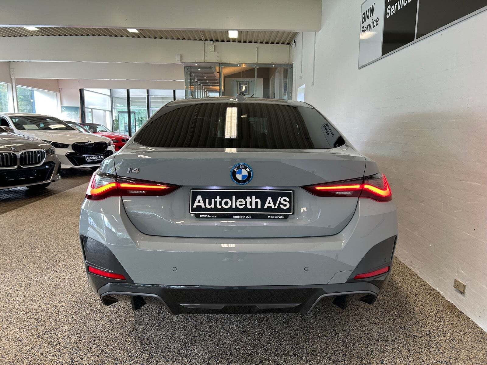 Grå BMW i4 fra 2024