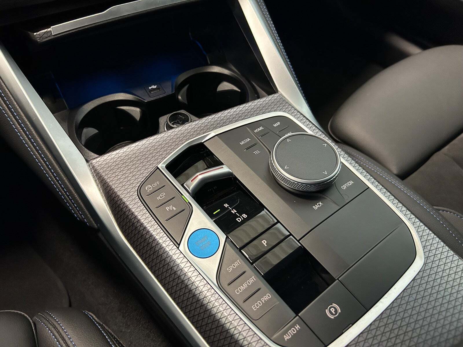Grå BMW i4 fra 2024