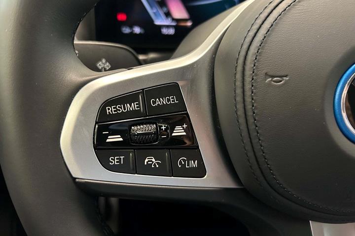 Grå BMW i4 fra 2024