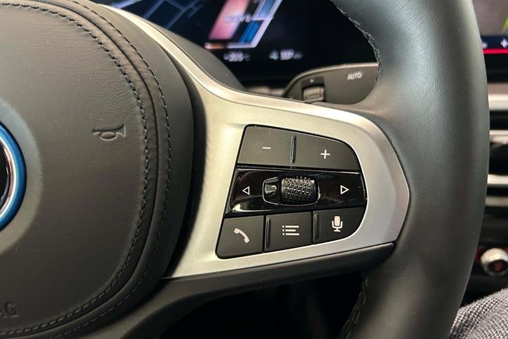 Grå BMW i4 fra 2024