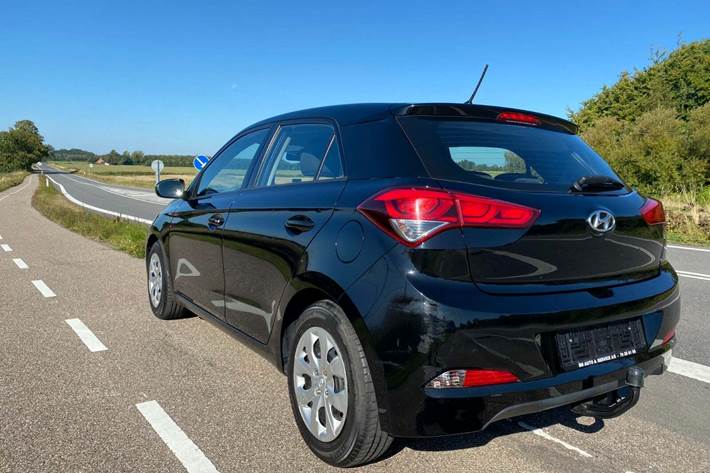 Sort Hyundai i20 fra 2016