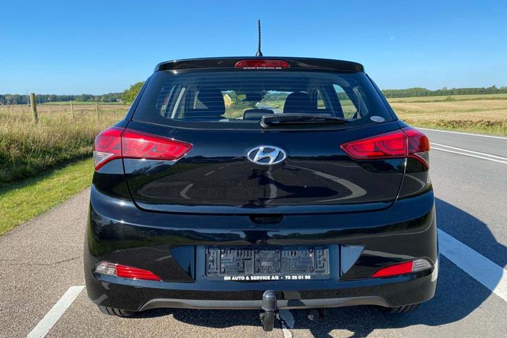 Sort Hyundai i20 fra 2016
