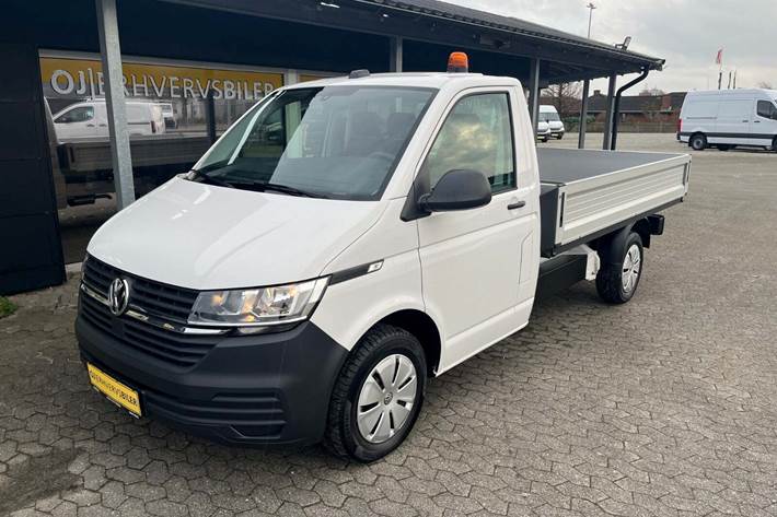 Hvid VW Transporter fra 2024