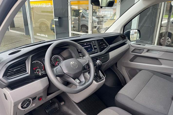 Hvid VW Transporter fra 2024