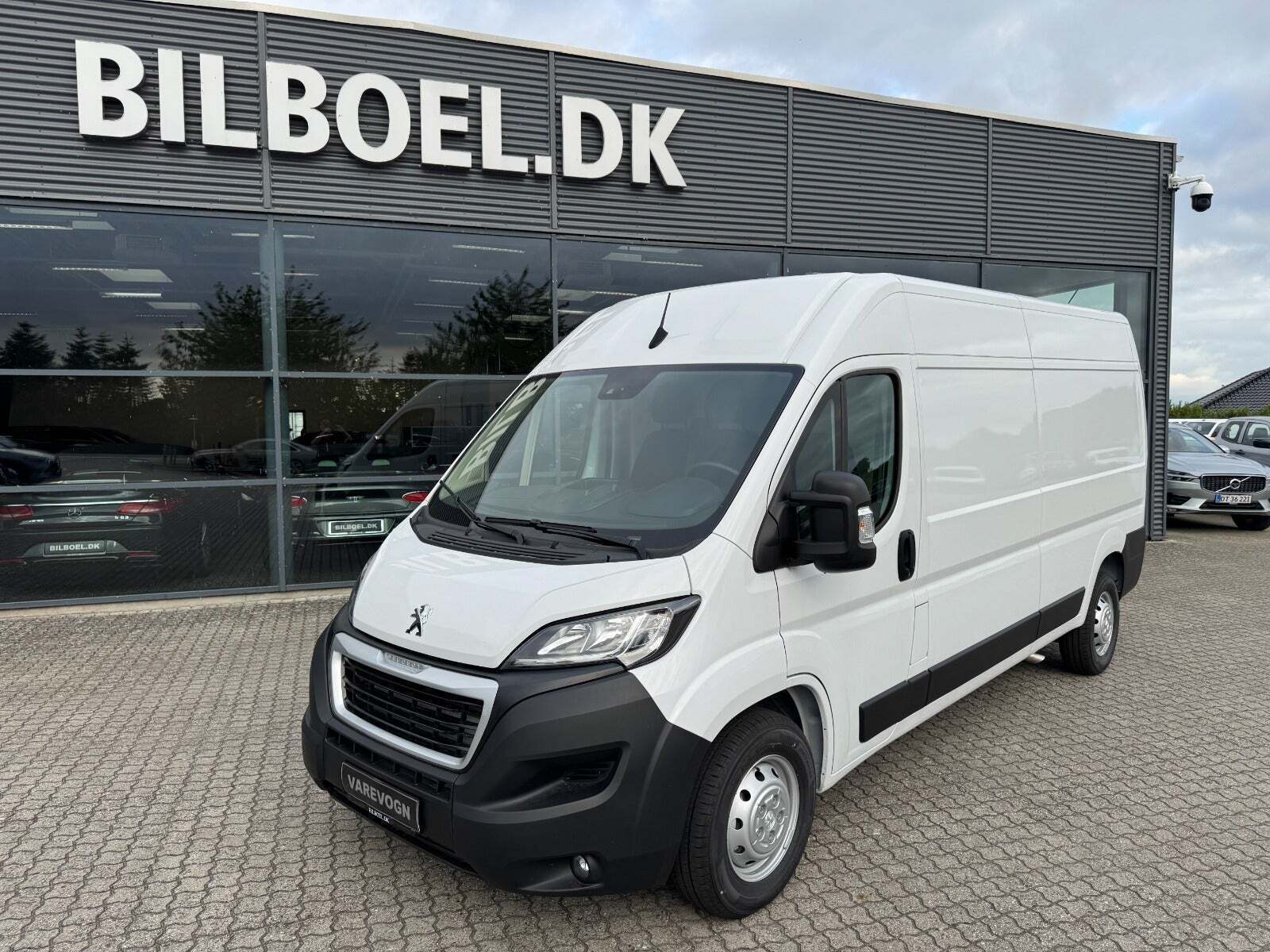 Peugeot Boxer 435 2,2 BlueHDi 165 L3H2 Premium