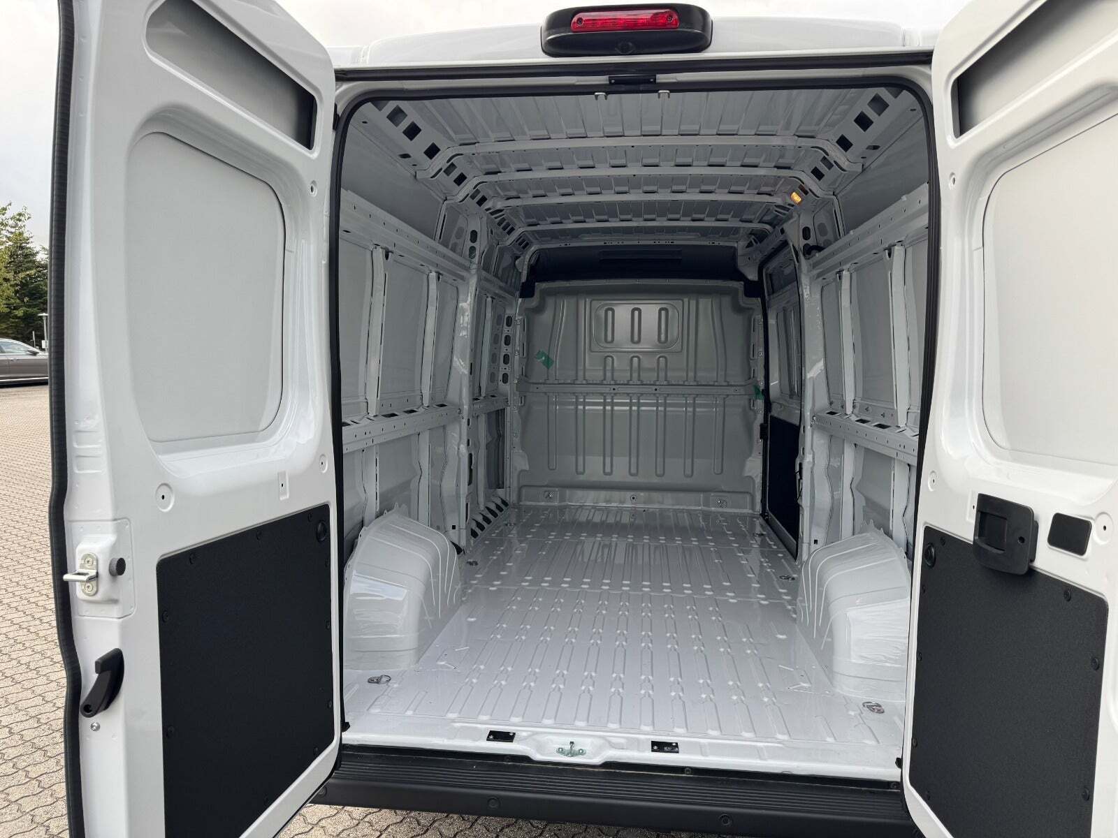 Peugeot Boxer 435 2,2 BlueHDi 165 L3H2 Premium