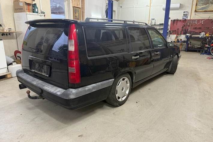 Sort Volvo 850 fra 1994