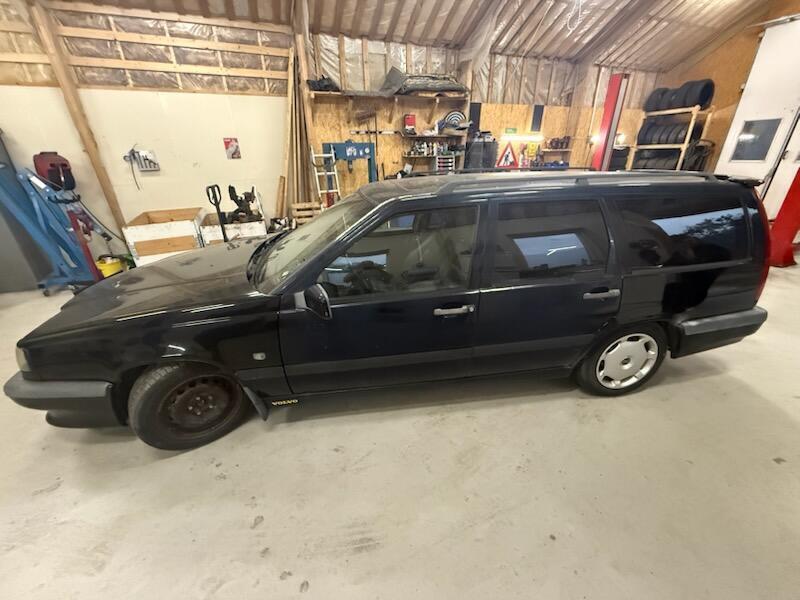 Sort Volvo 850 fra 1994