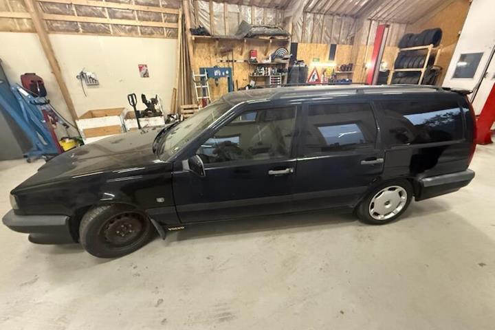 Sort Volvo 850 fra 1994
