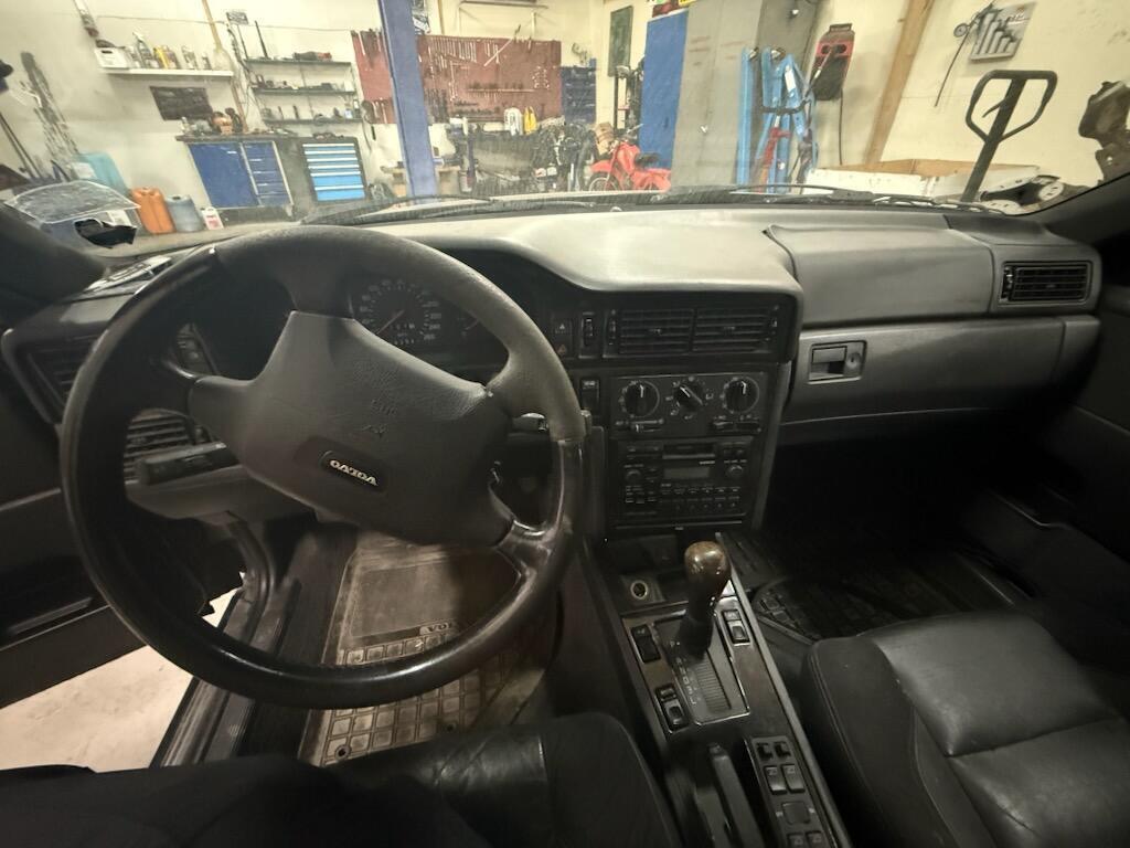 Sort Volvo 850 fra 1994