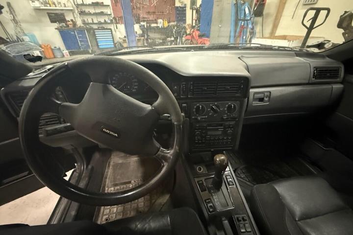 Sort Volvo 850 fra 1994