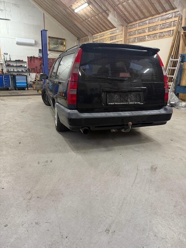 Sort Volvo 850 fra 1994