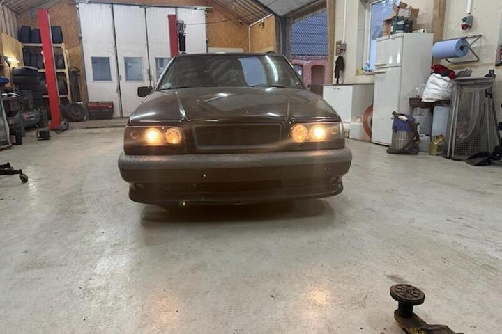 Sort Volvo 850 fra 1994