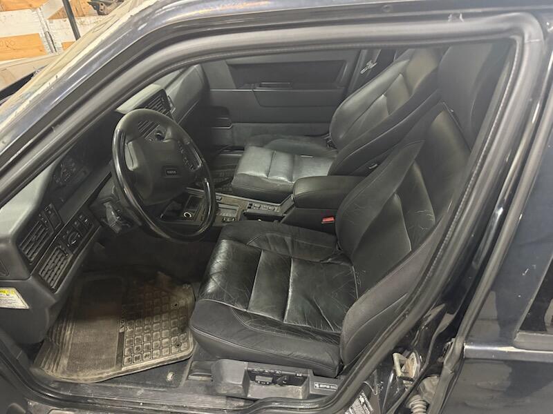 Sort Volvo 850 fra 1994