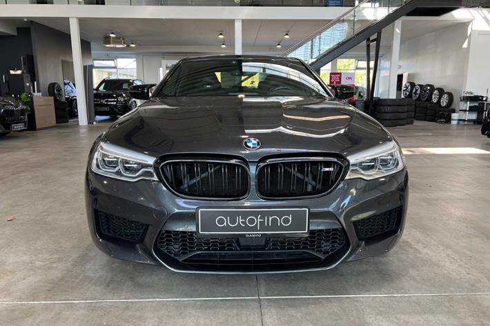 Blå BMW M5 fra 2019