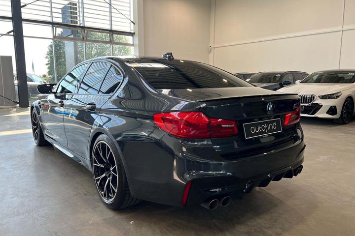 Blå BMW M5 fra 2019