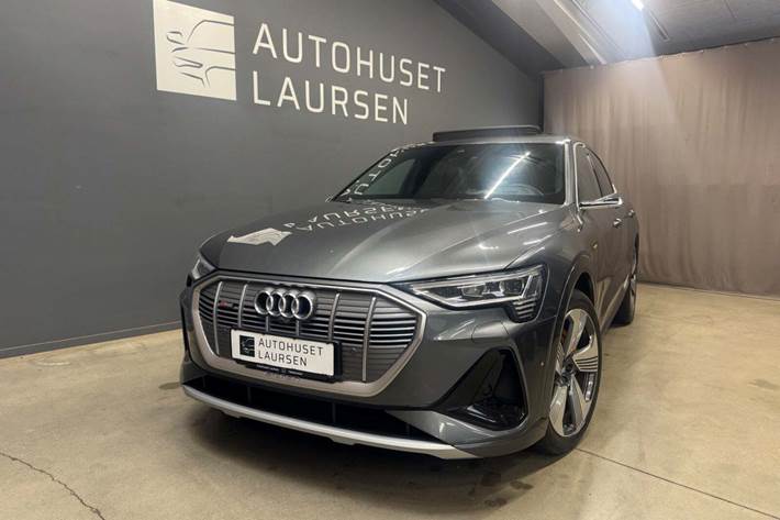 Grå Audi e-tron fra 2020